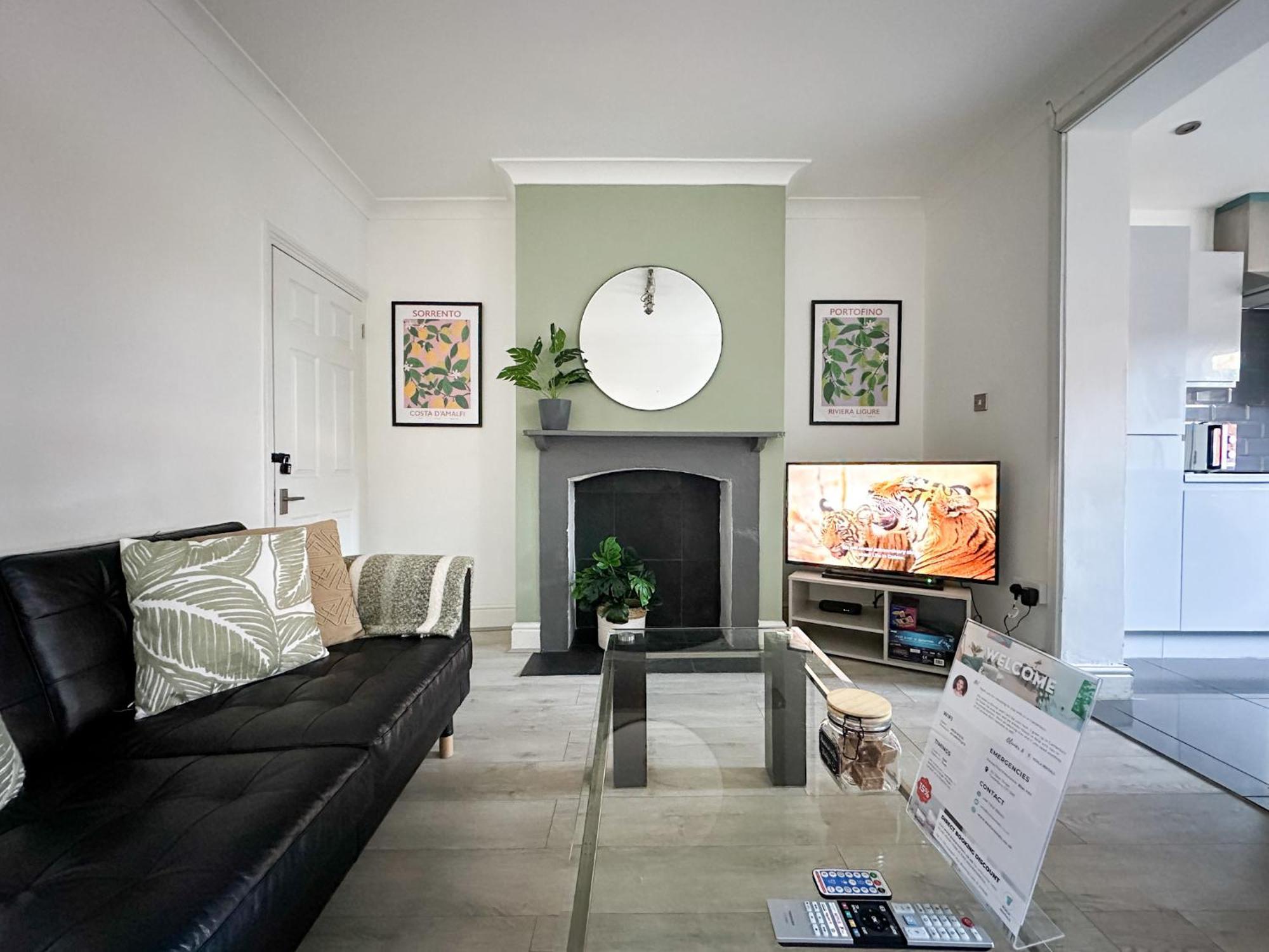 Stylish & Spacious City Centre 3-Bedroom Townhouse - Sleeps 6 Canterbury Exterior photo